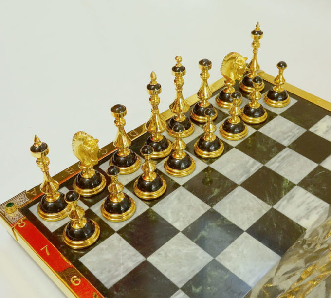 Дорогие шахматы Черное и белое