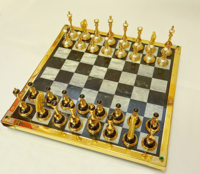 Дорогие шахматы Черное и белое