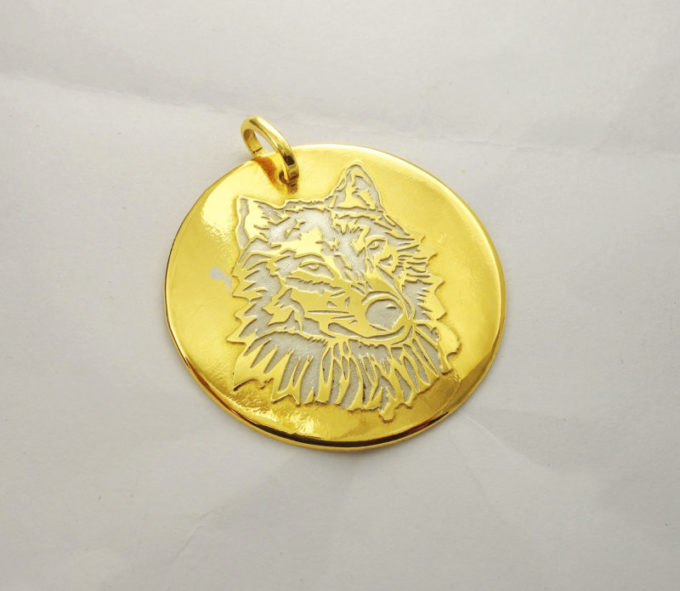 Медальон Волк